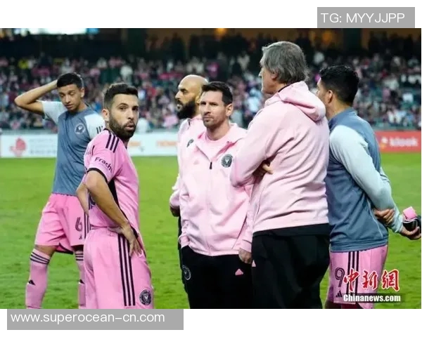 日本足球明星的情感故事与婚姻生活揭秘：从绿茵场到人生伴侣的选择